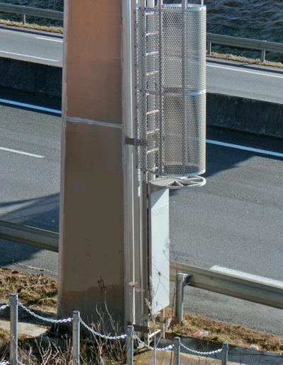 Porte de condamnation CEC400 en aluminium installée sur un portique autoroutier - Autoroute A31