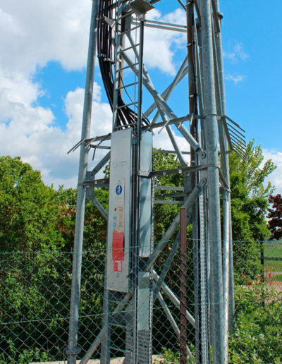 "EXPORT A" locking door with AC200 panel on telecommunications pylon - Moselle (57)